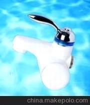 如何選擇電熱水龍頭 塑料與鋅合金材質(zhì)的全面對(duì)比分析